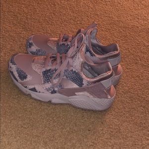 Nike air huarachs size 7